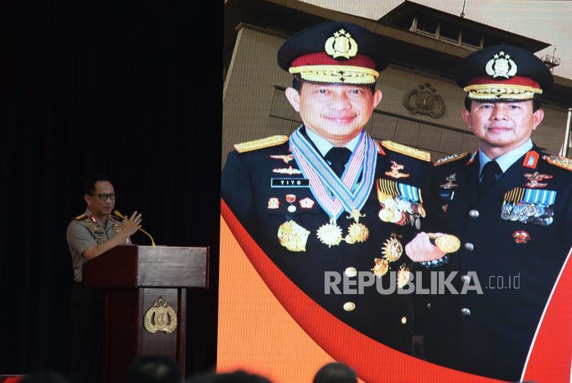Kapolri Jendral Tito Karnavian memaparkan rilis akhir tahun Polri di Gedung Mabes Polri, Jakarta, Kamis (27/12).
