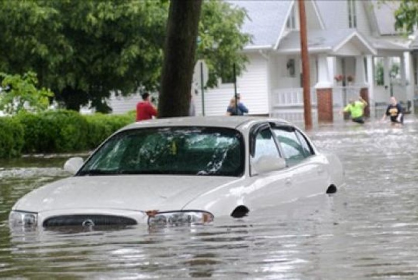 Tips Mengenali Mobil Rekondisi Akibat Banjir