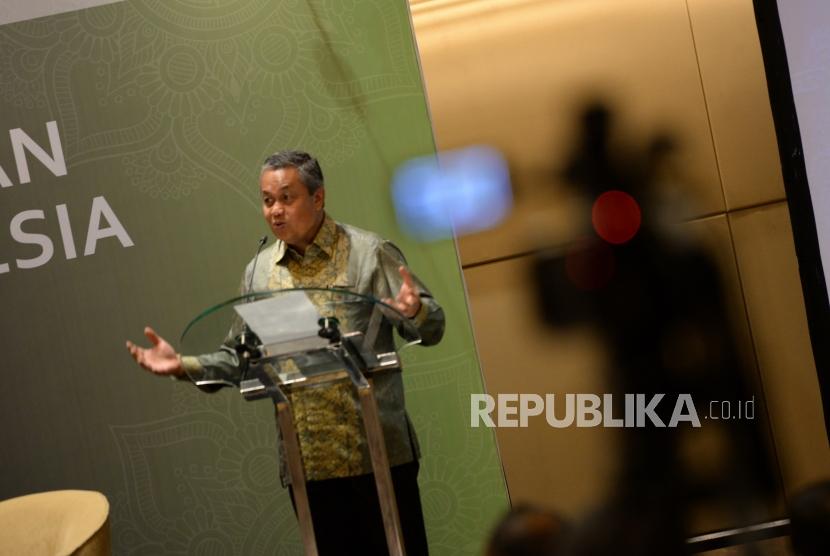 Masa Depan Ekonomi Syariah. Deputi Gubernur BI Perry Warjiyo memberikan paparan saat Seminar Ekonomi Syariah di Jakarta, Rabu (22/11).