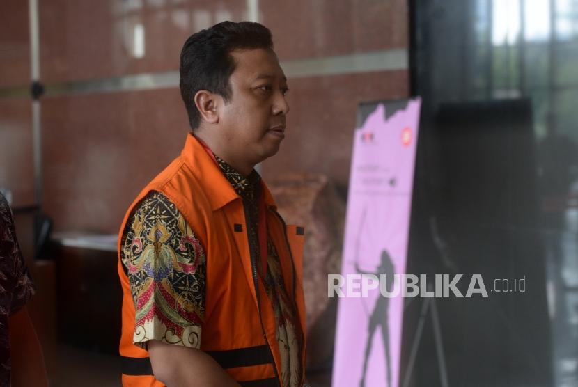 Pemeriksaan Romahurmuziy. Tersangka kasus dugaan suap terkait seleksi pengisian jabatan di Kementerian Agama, Romahurmuziy memasuki gedung untuk menjalani pemeriksaan di Gedung KPK, Jakarta, Jumat (3/5/2019).
