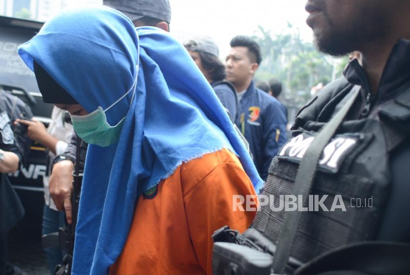 Tersangka pembunuhan suami, Aulia Kesuma. Aulia menjalani sidang perdana di PN Jakarta Selatan, Senin (10/2).