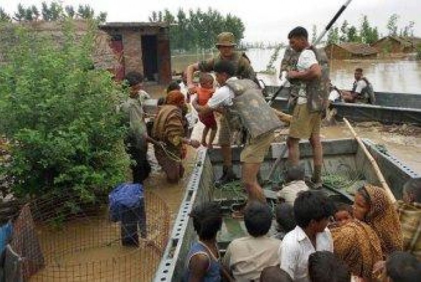 Evakuasi Banjir di India 
