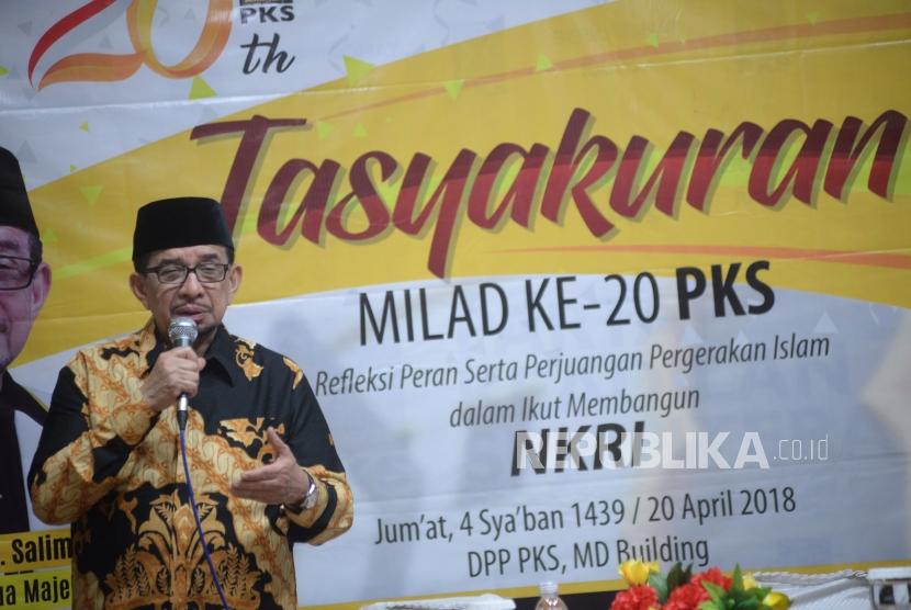 Ketua Majelis Syuro PKS Salim Segaf Al Jufri memberikan sambutan dalam acara tasyakuran milad PKS ke 20 di Kantor DPP PKS, Jakarta, Jumat (20/4).