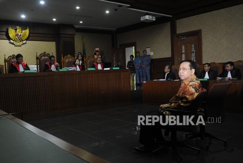 Terdakwa kasus  tindak pidana korupsi KTP Elektronik  Setya Novanto menjalani persidanagan dengan agenda pembacaan putusan di Pengadilan Tindak Pidana Korupsi (Tipikor), Jakarta, Selasa  (24/4).