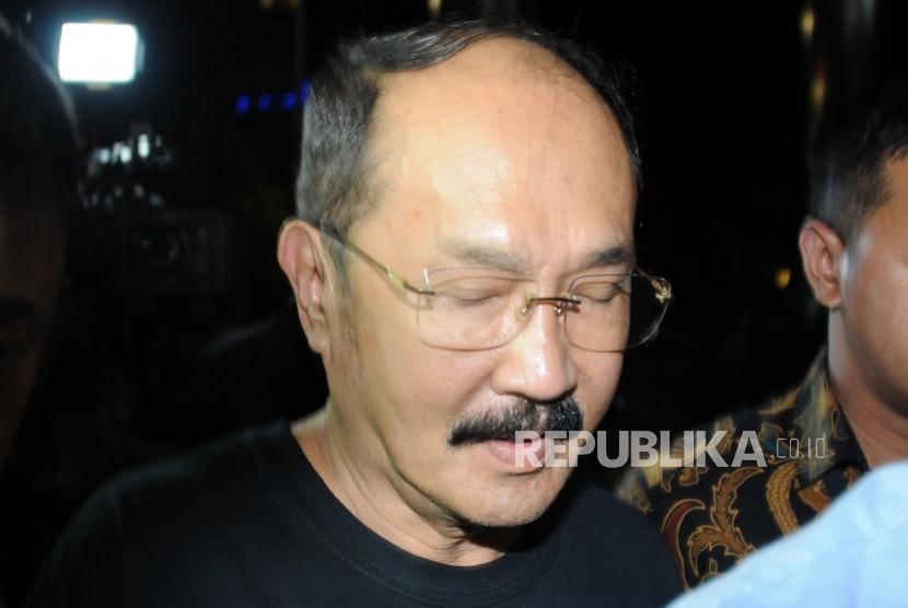 Pengacara Fredrich Yunadi tiba usai dijemput paksa oleh tim penyidik KPK di Gedung KPK, Jakarta, Sabtu (13/1).