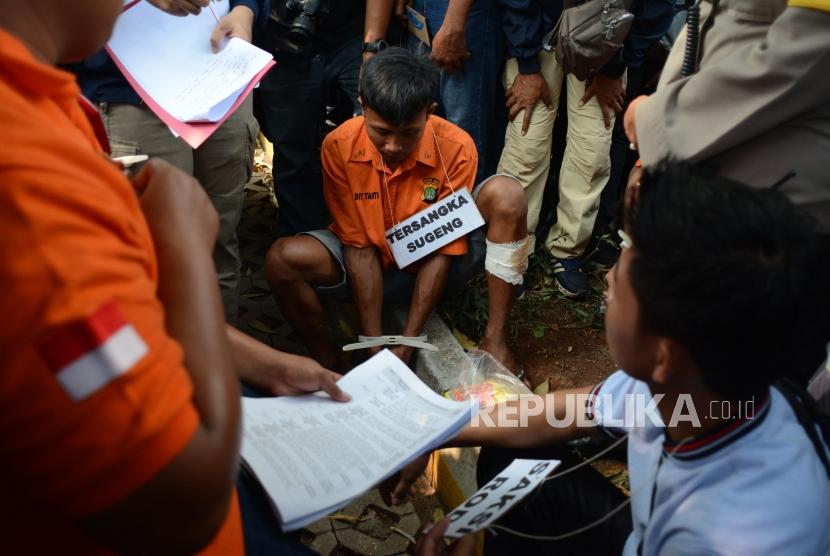 Rekonstruksi Kasus Pembunuhan Ayah Dan Anak Di Kalibata | Republika Online