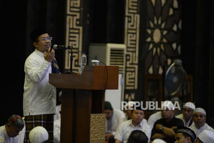 Kepala LPMQ Muchlis M Hanafie memberikan tausyiah dalam acara Dzikir Nasional di Masjid At-Tin, Jakarta Timur, Senin (31/12).