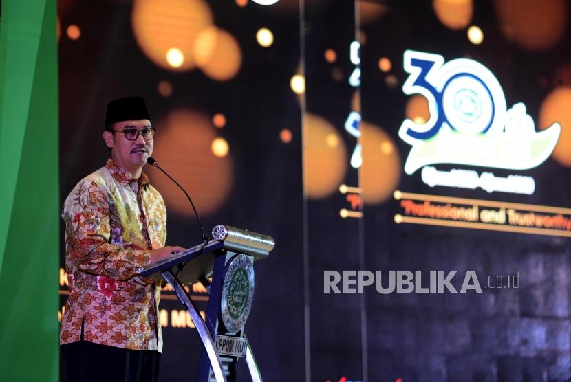 Ketua LPPOM MUI Lukmanul Hakim memberikan sambutan pada acara ulang tahun LPPOM MUI di Balai Kartini, Kuningan, Jakarta, Rabu (16/1).