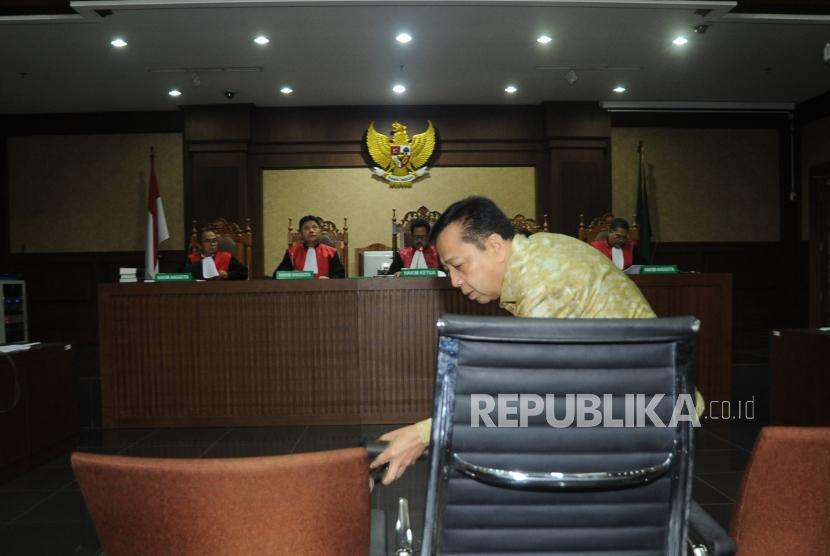 Terdakwa kasus korupsi KTP Elektronik Setya Novanto bersiap mengikuti sidang lanjutan di Pengadilan Tipikor, Jakarta, Kamis (22/3).