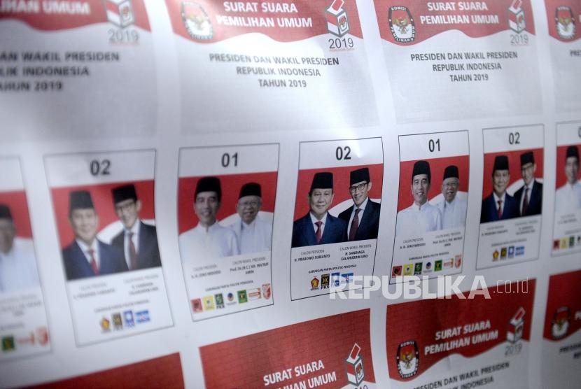 Cetak Perdana Surat Suara Pemilu. Surat suara pemilihan Presiden Pemilu 2019 hasil cetakan perdana di Jakarta, Ahad (20/1/2019).