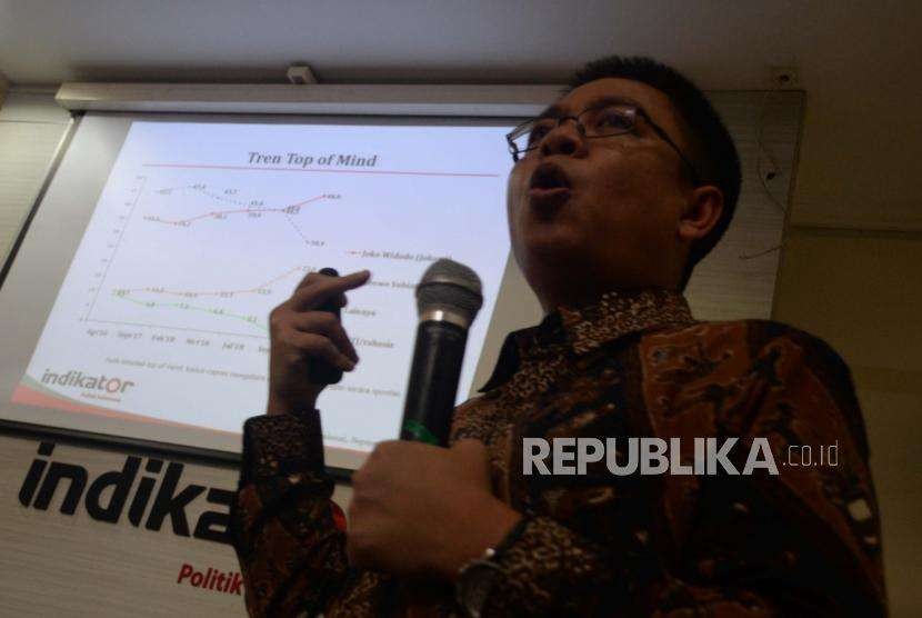 Direktur Eksekutif  Indikator Politik burhanudin muhtadi  memamparkan hasil survei pemilihan presiden yang di  lakukan oleh Indikator Politik, Jakarta, Rabu (26/9).