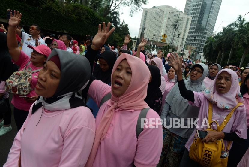 Sejumlah ibu-ibu yang tergabung dalam Komunitas Perempuan Keren