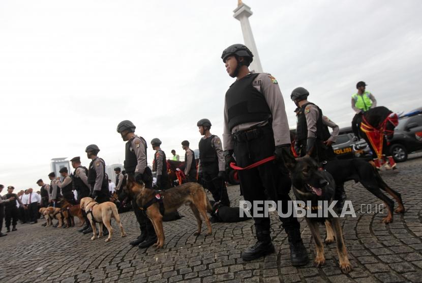 Personil Kepolisian mengikuti Apel Gelar Pasukan Operasi Kepolisian Terpusat Lilin / Ilustrasi 