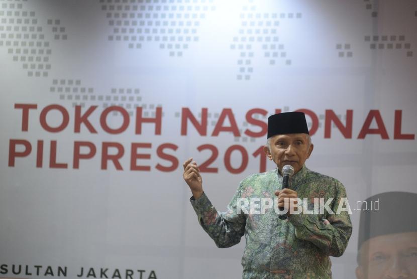 Mantan Ketua MPR Amien Rais meberikan sambutan dalam acara Silaturahmi Tokoh Nasional Menuju Pilpres 2019 di Jakarta, Kamis(8/3).