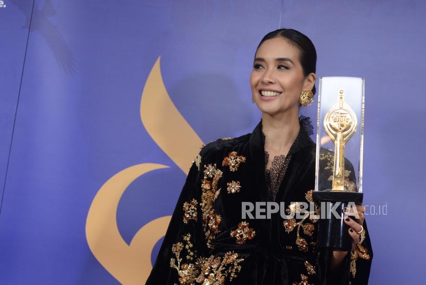 Marsha Timothy meraih penghargaan pemeran utama wanita terbaik FFI. FFI 2024. mengambil tema Merandai Cakrawala Sinema Indonesia.