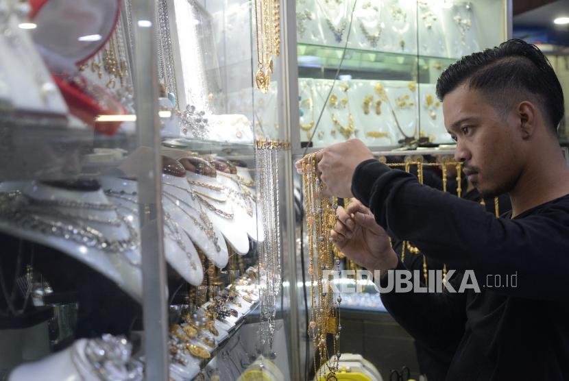 Toko penjual perhiasan emas (ilustrasi)