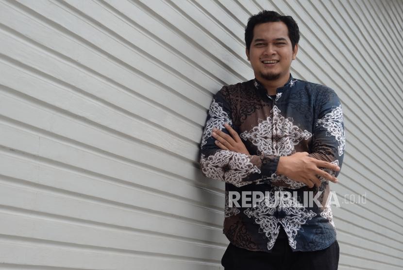 Aktor film dan aktivis dakwah, Cholidi Asadil Alam saat sesi wawancara  bersama republika di Jakarta, Senin (24/12).