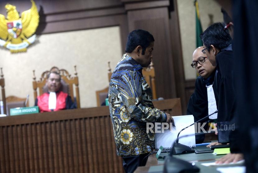 Vonis Idrus Marham. Terdakwa kasus dugaan suap proyek PLTU Riau-1 Idrus Marham menjalani sidang putusan di Pengadilan Tipikor, Jakarta Pusat, Selasa (23/4/2019).