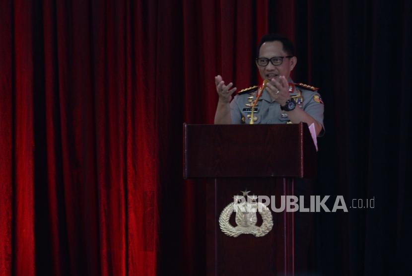 Kapolri Jendral Tito Karnavian memaparkan rilis akhir tahun Polri di Gedung Mabes Polri, Jakarta, Kamis (27/12).