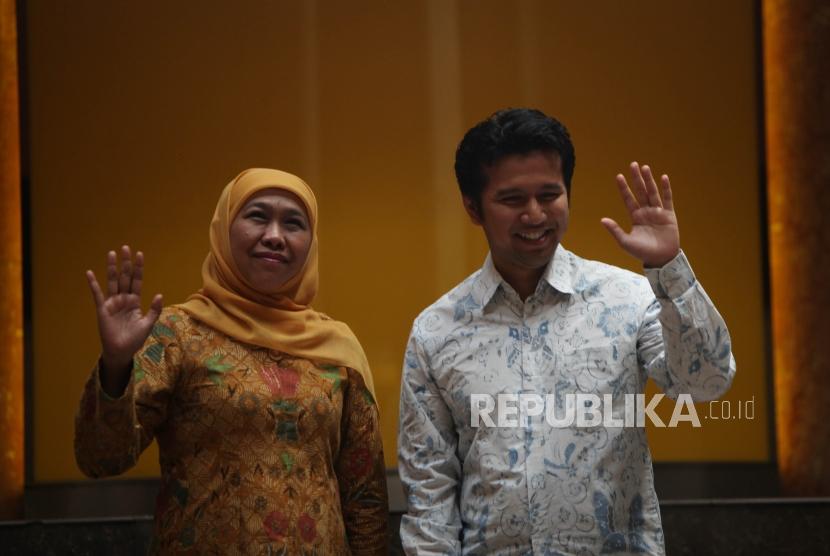 Calon Gubernur Jawa Timur Khofifah Indar Parawansa bersama Calon Wakil Gubernur Jawa Timur Emil Elestianto Dardak resmi didukung oleh DPP Golkar di Kantor DPP Golkar, Jakarta, Rabu (22/11).