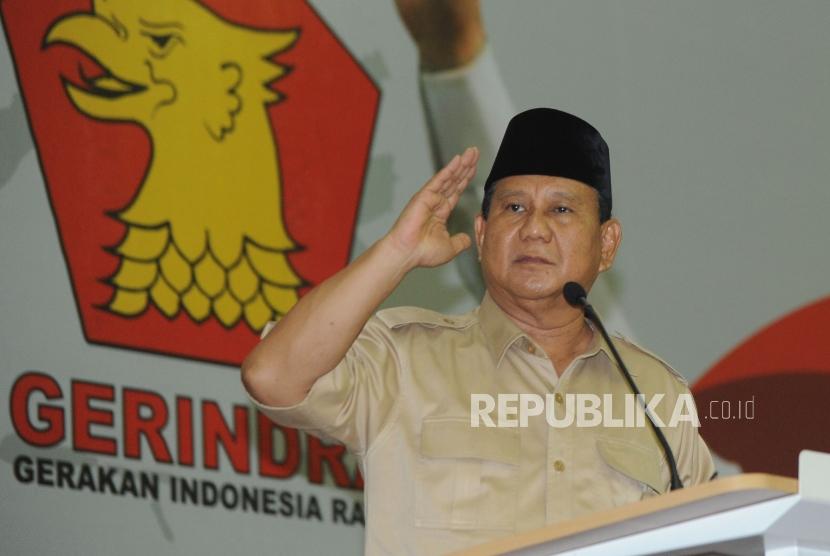 Ketua Umum Partai Gerindra Prabowo Subianto menyampaikan pidato politik di Depok, Jawa Barat,Ahad (1/4).