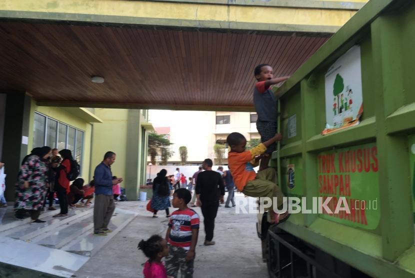 Suasana pengungsi para pencari suaka di gedung eks kodim, Jakarta Barat, Jumat (12/7).