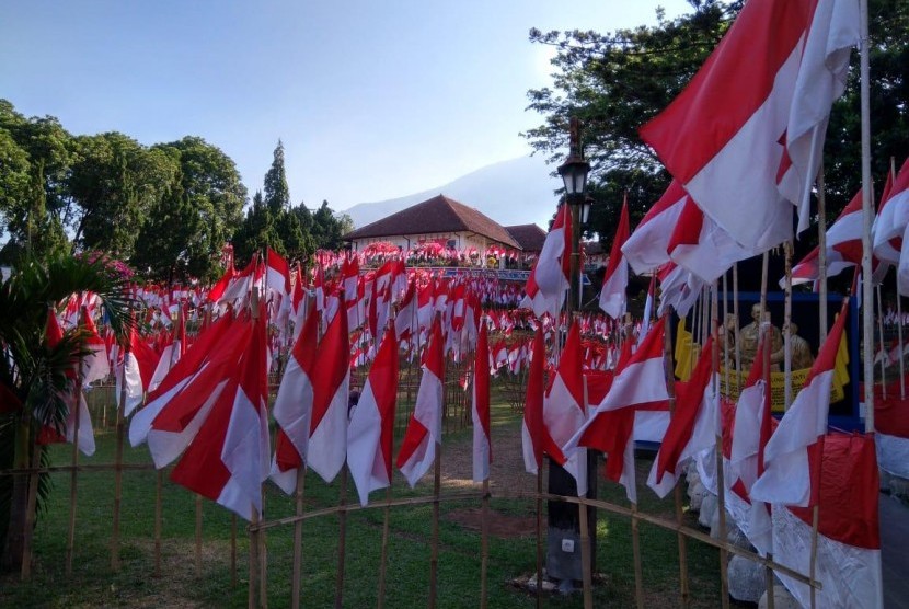 10.001 Bendera Merah Putih Penuhi Gedung Museum Perundingan Linggarjati