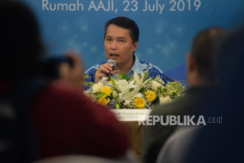 Ketua Umum Asosiasi Asuransi Jiwa Indonesia (AAJI) Budi Tampubolon memberikan keterangan terkait pelaksanaan Million Dollar Round Table (MDRT) Day 2019 di Rumah AAJI, Jakarta, Selasa (23/7).