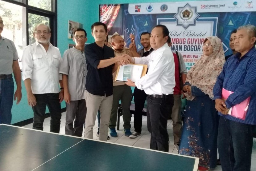 Kunjungi Kota Bogor, PWI Jabar Serahkan Buku Kewartawanan