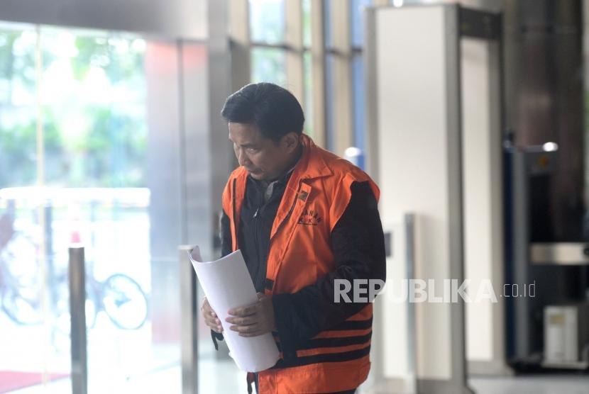 Bowo Tanggapi Nusron. Tersangka kasus dugaan suap distribusi pupuk, Bowo Sidik Pangarso bersiap menjalani pemeriksaan di gedung KPK, Jakarta, Rabu (10/4/2019).