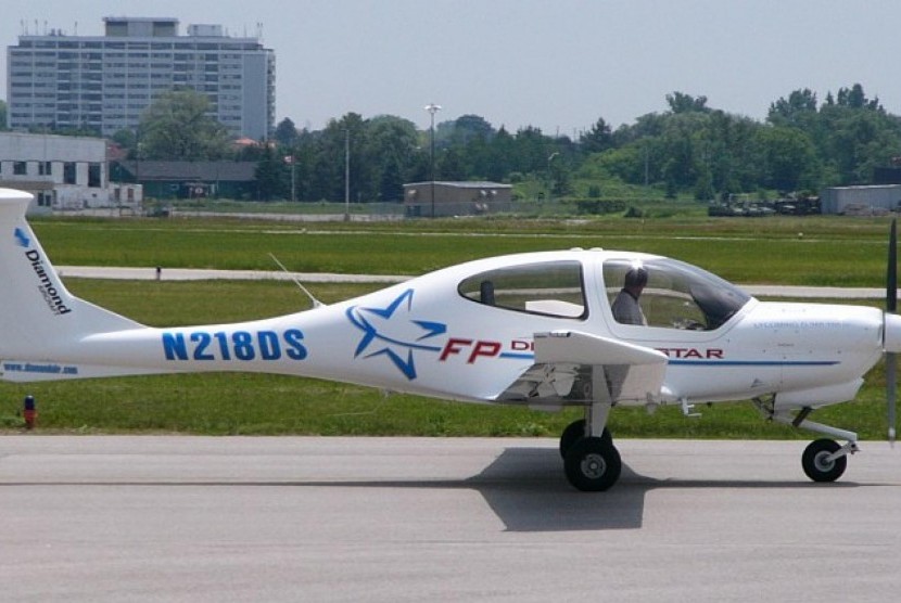   Pilot yang tak sadarkan dirii menggunakan pesawat jenis Diamond DA40.  Foto: Wikimedia Commons