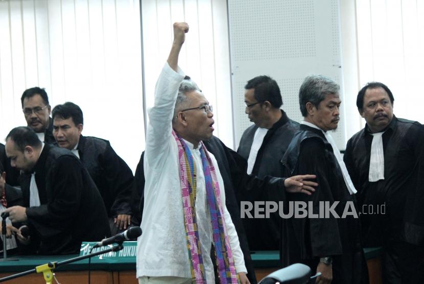 Buni Yani attends the hearing of his verdict in Library and Archives Building Bandung, West Java on Tuesday (November 14). 