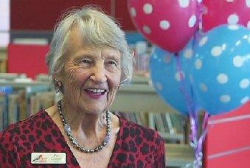Guru SD di Canberra Pensiun di Usia 85 Tahun Republika Online