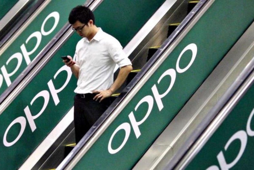 Trio Xiaomi, Oppo, Vivo Tandingi 'AirDrop'. (FOTO: Reuters/Edgar Su)