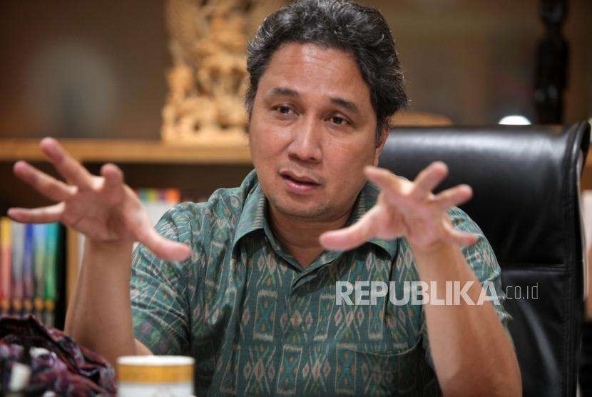 Dirjen Kebudayaan Hilmar Farid memberikan paparannya saat wawancara di Gedung Kemendikbud, Jakarta, Selasa (7/8).