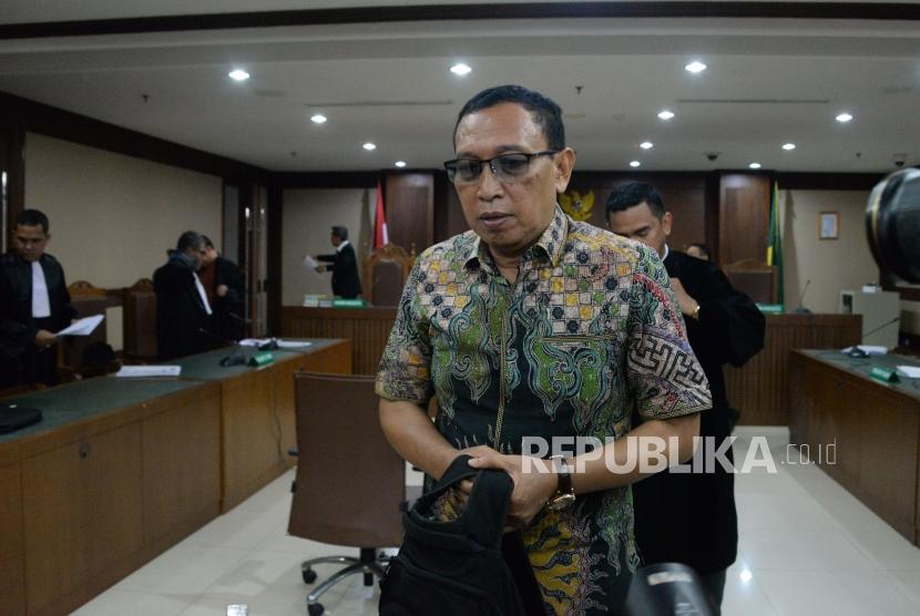 Dakwaan KONI. Sekretaris Jenderal Komite Olahraga Nasional Indonesia (Sekjen KONI) Ending Fuad Hamidy usai menjalani sidang perdana dengan agenda pembacaan dakwaan di Pengadilan Tipikor, Jakarta, Senin (11/3).