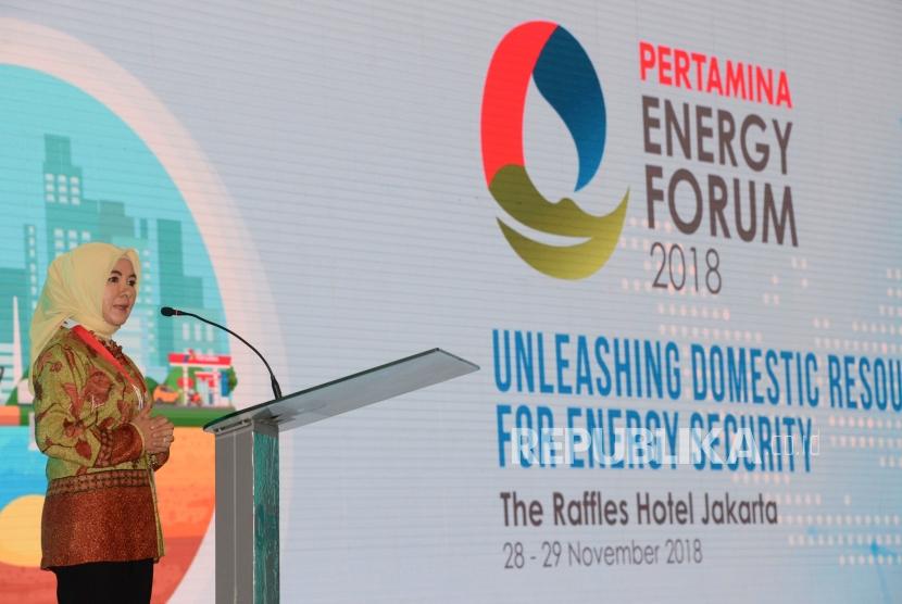 Direktur Utama Pertamina Nicke Widyawati memberikan sambutan saat pembukaan Pertamina Energy Forum (PEF) 2018 di Jakarta, Rabu (28/11).