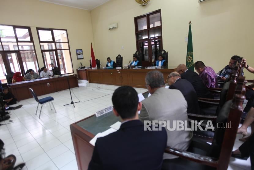 Suasana persidangan gugatan pembubaran ormas Hizbut Tahrir Indonesia (HTI) di Pengadilan Tata Usaha Negara, Jakarta