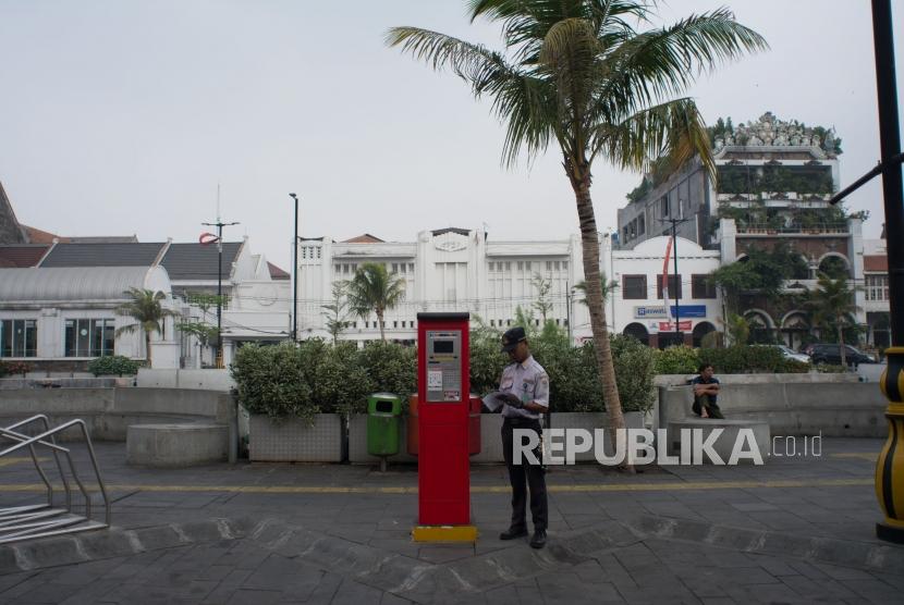 Mesin parkir meter di kawasan Kota Tua, Jakarta Barat.