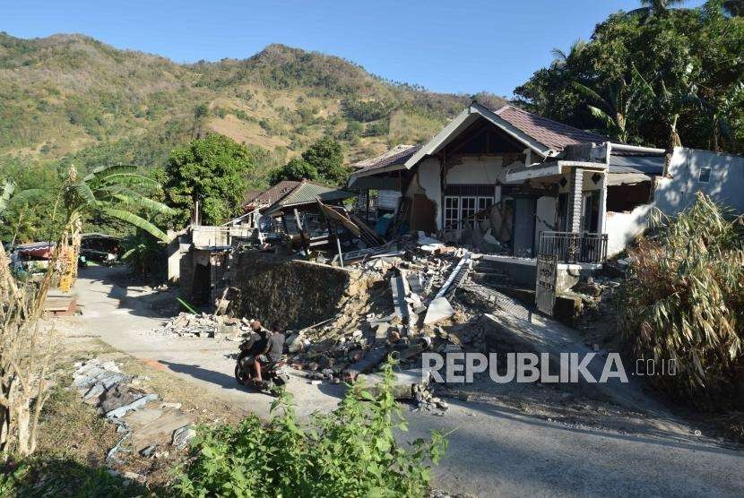 Kondisi rumah yang rusak  akibat gempa  di kecamatan pemenang, Lombok Utara, NTB, Rabu (8/8).