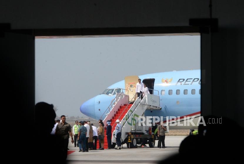 Presiden Kunjungi Yogyakarta International Airport. Presiden Joko Widodo bersama Ibu Iriana mendarat di Bandara Internasional Yogyakarta, Kulon Progo, Kamis (29/8/2019).