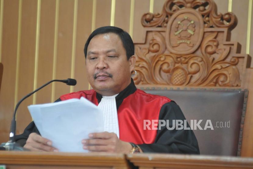 Hakim Tunggal Kusno memimpin sidang perdana gugatan praperadilan yang diajukan Ketua Umum Partai Golkar Setya Novanto di PN Jakarta Selatan, Kamis (30/11).