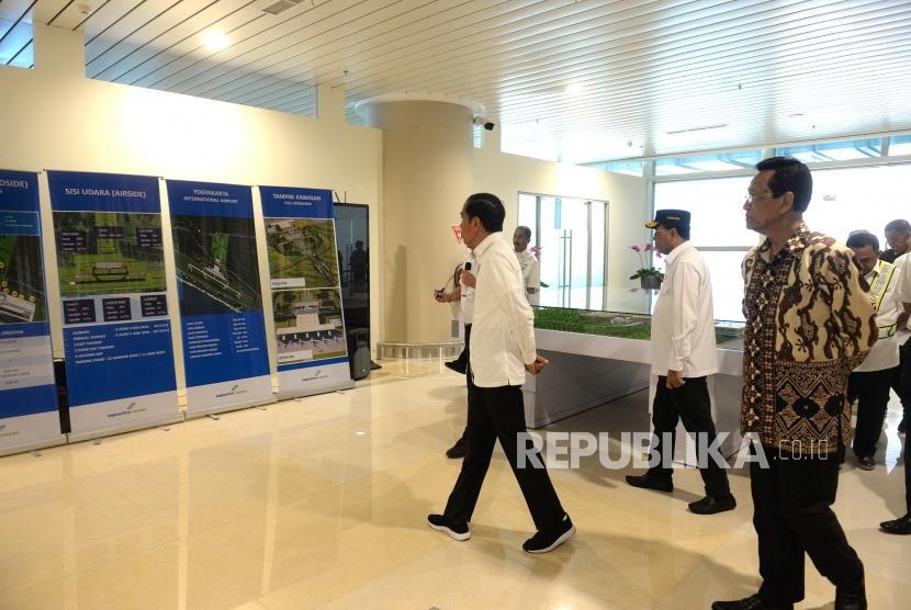 Presiden Kunjungi Yogyakarta International Airport. Presiden Joko Widodo melihat rencana pembangunan Bandara Internasional Yogyakarta, Kulon Progo, Kamis (29/8/2019).