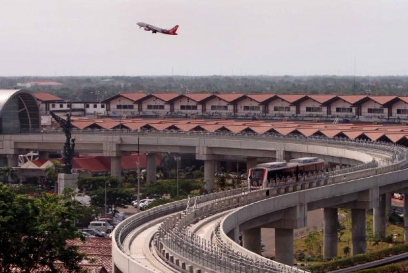 Enggak Pake Repot, Pesan Go-Car Bisa Langsung di Terminal Bandara Soetta. (FOTO: Sufri Yuliardi)