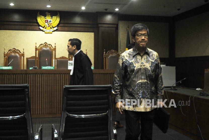 Direktur Utama PT Quadra Solution Anang Sugiana Sudihardjo usai menjalani sidang  perdana dengan agenda pembacaan dakwaan  di Pengadilan Tindak Pidana Korupsi, Jakarta, Rabu (28/3).
