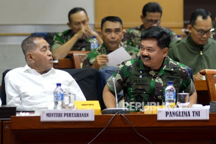 Menhan Ryamizard Ryacudu bersama Panglima TNI Marsekal Hadi Tjahjanto.