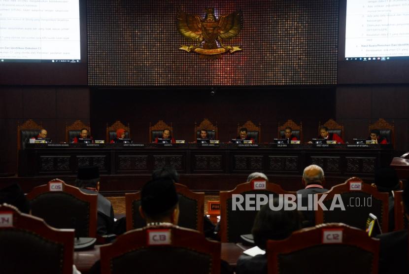 Suasana Sidang Perselisihan Hasil Pemilihan Umum (PHPU) Presiden dan Wakil Presiden 2019 di Gedung Mahkamah Konstitusi, Jakarta, Kamis (27/6).