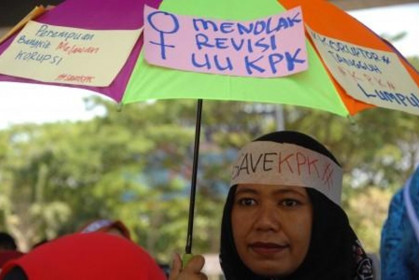 Aksi massa yang menolak revisi UU KPK
