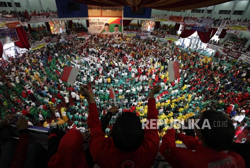 Presiden Joko Widodo menggelar kampanye terbuka di DOME Balikpapan, Kalimantan Timur, Kamis (28/3).