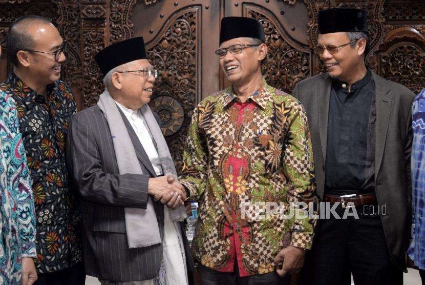Ketua Umum PP Muhammadiyah Haedar Nasir menerima Bakal Calon Wakil Presiden Ma'ruf Amin di Gedung Pusat Dakwah Muhammadiyah, Jakarta, Rabu (5/9).